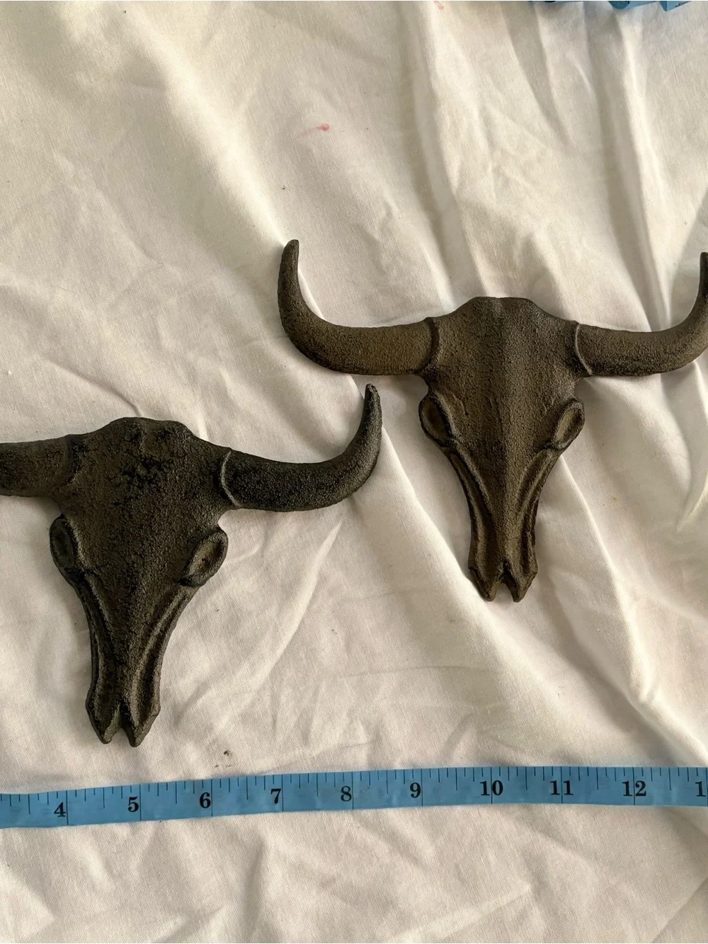 Rustic Cast Iron Longhorn Steer Skull Wall Decor – Set of 2